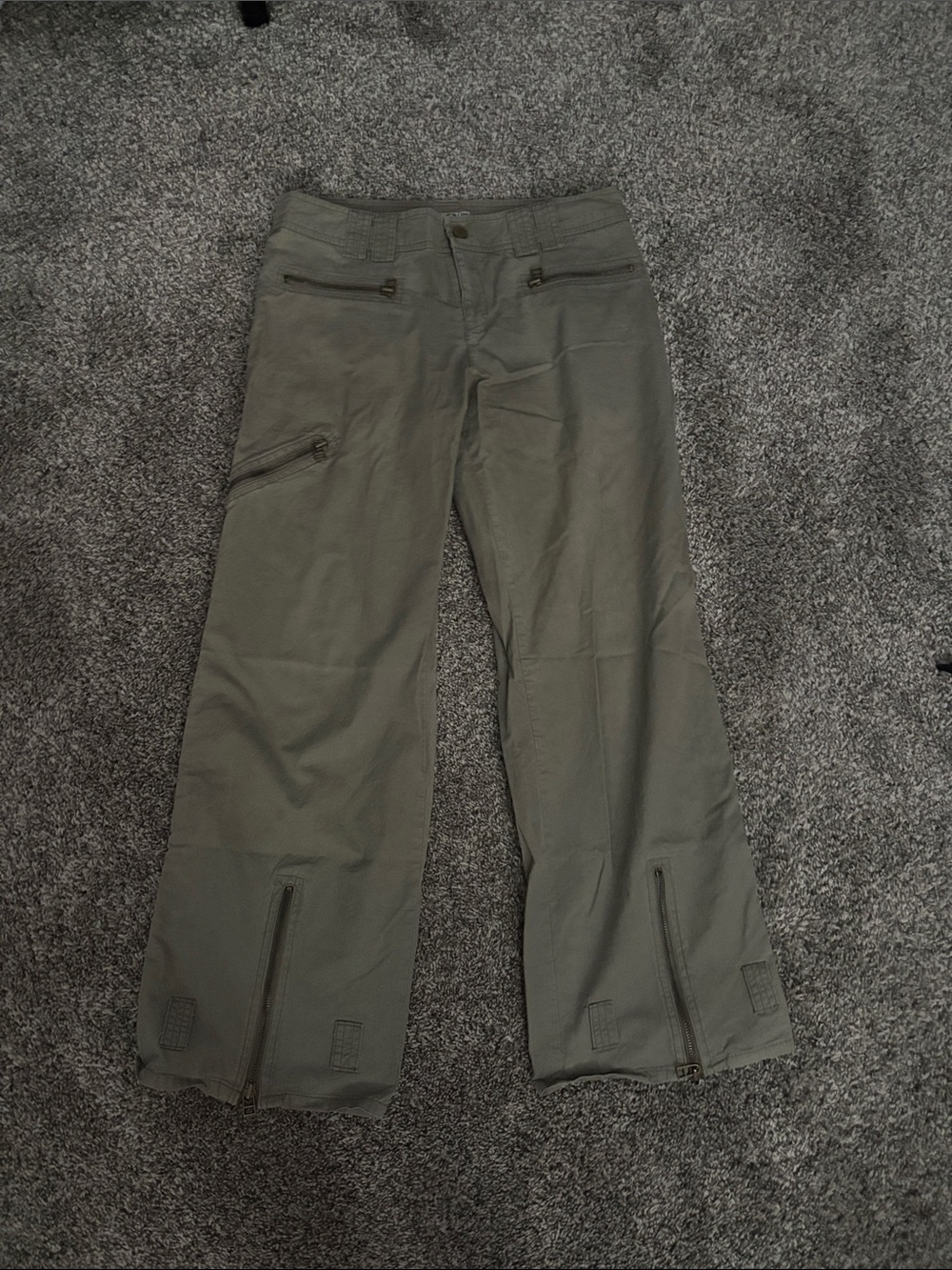 Olive green cargos with zippers